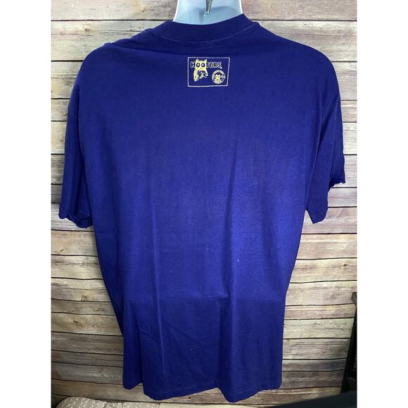 Vintage Hooters University T-Shirt Size XL Blue Single Stitch Irving Campus - Picture 2 of 9